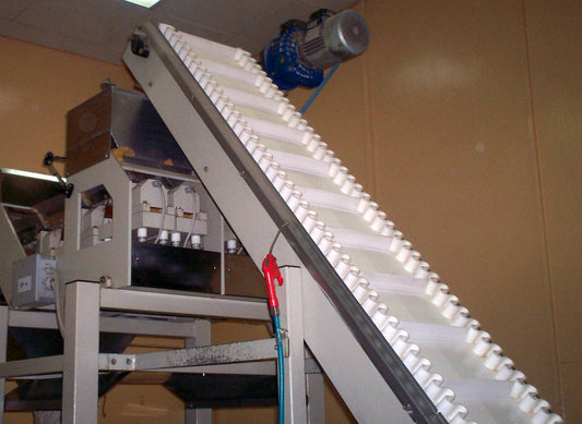 Inclined Belt Conveyor with Side Walls for Salt – Efficient & Reliable Bulk Handling